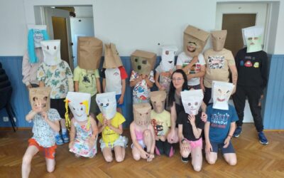 Warsztat tworzenia hełmomasek w Klubie Arka