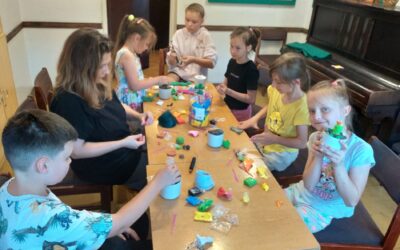 Tworzymy kaktusy – wakacyjna kreatywność w Klubie Arka