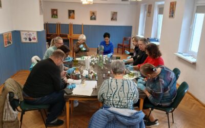 Aktywny Klub Seniora – warsztaty malowania na szkle w Klubie Arka